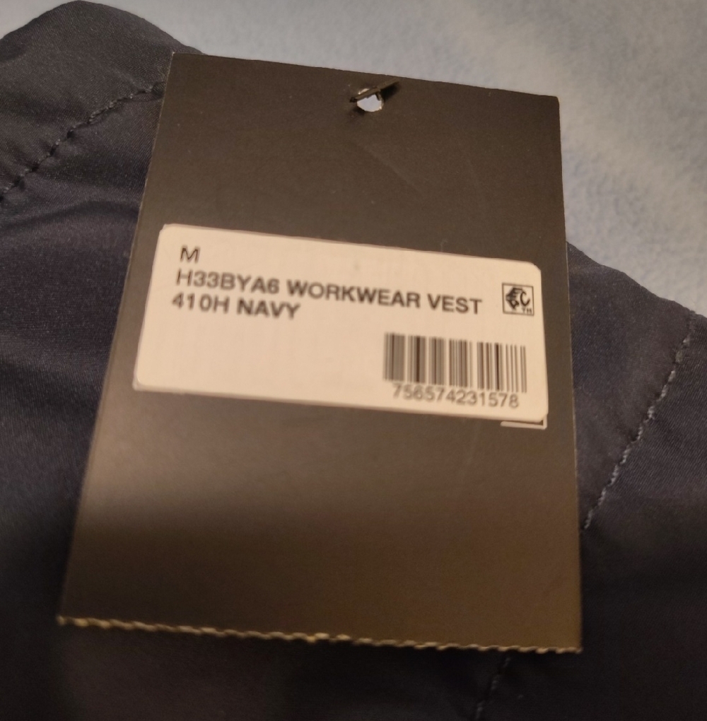 Men's Two-Tone Corduroy Puffer Vest. NWT. Size medium - Picture 4 of 4